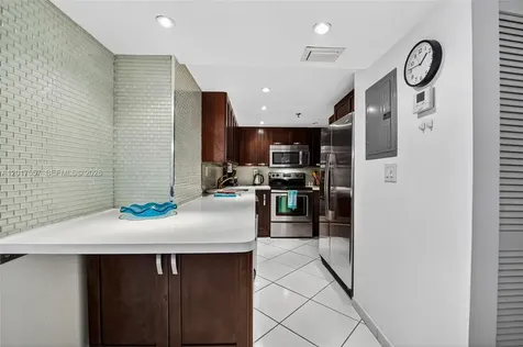 2401 Collins Avenue Miami Beach FL 33140