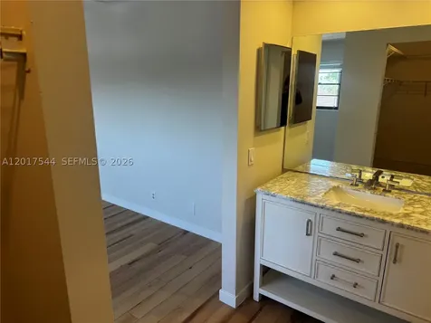 6532 NW 170th Terrace Hialeah FL 33015