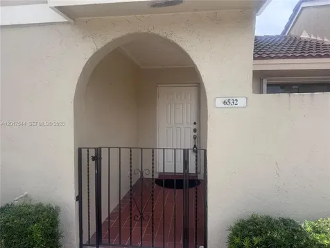 6532 NW 170th Terrace Hialeah FL 33015