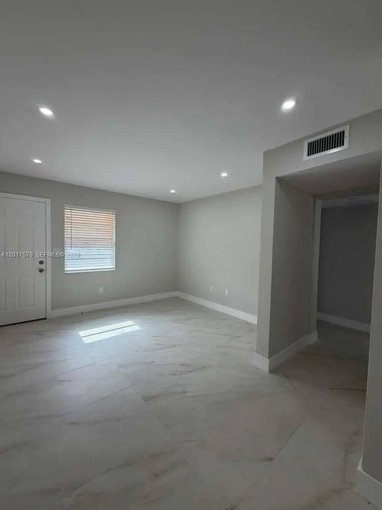 932 NW 5th Street Miami FL 33128