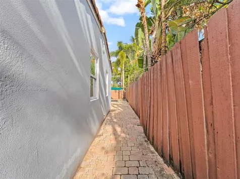 1432 NE 5th Avenue Fort Lauderdale FL 33304