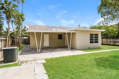 727 S Pine Street Lake Worth FL 33460