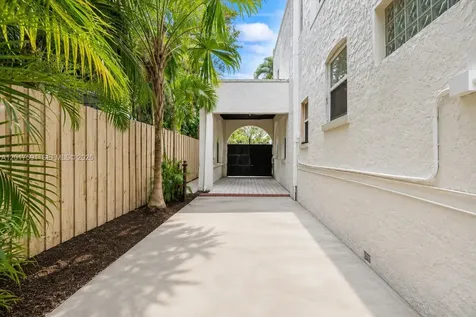 22 NE 44th Street Miami FL 33137