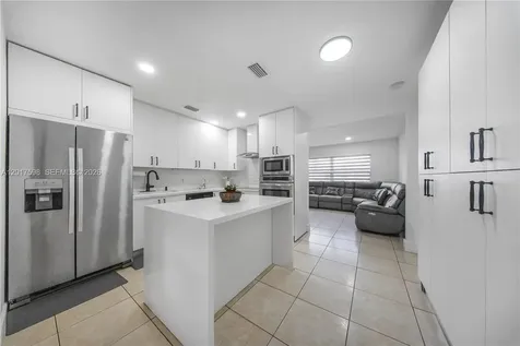 661 E 7th Street Hialeah FL 33010