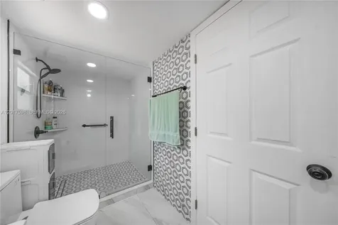 661 E 7th Street Hialeah FL 33010