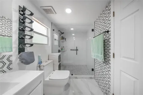 661 E 7th Street Hialeah FL 33010