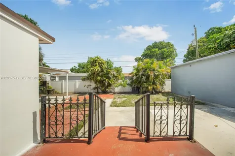 661 E 7th Street Hialeah FL 33010