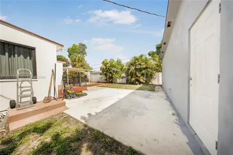 661 E 7th Street Hialeah FL 33010