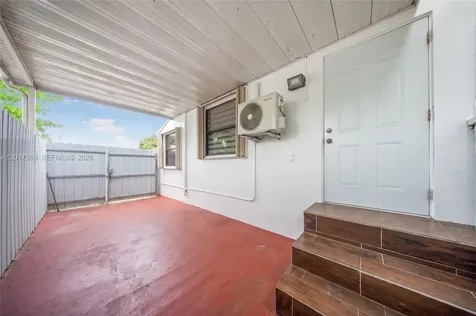 661 E 7th Street Hialeah FL 33010