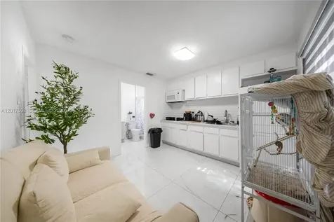 661 E 7th Street Hialeah FL 33010