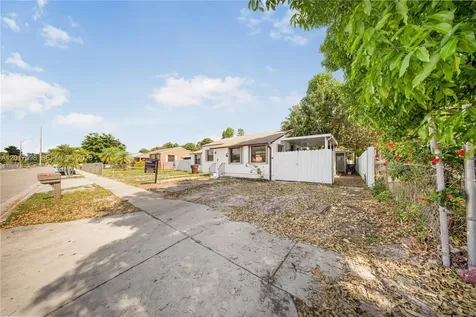 661 E 7th Street Hialeah FL 33010