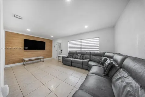 661 E 7th Street Hialeah FL 33010