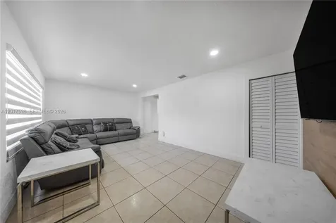 661 E 7th Street Hialeah FL 33010