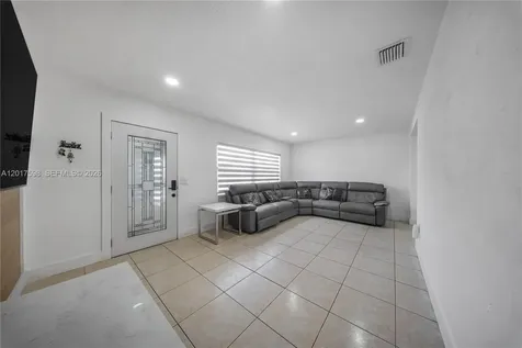 661 E 7th Street Hialeah FL 33010