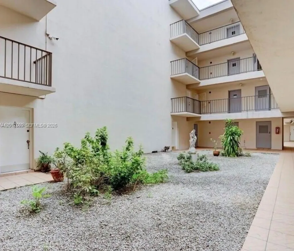 5501 NW 7th Street Miami FL 33126