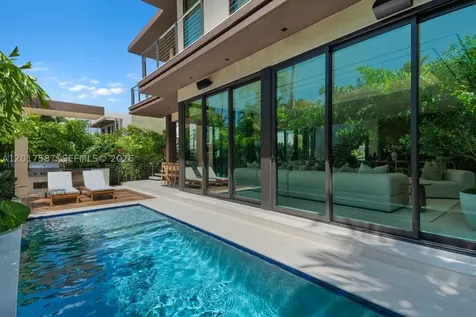 3045 N Bay Road Miami Beach FL 33140