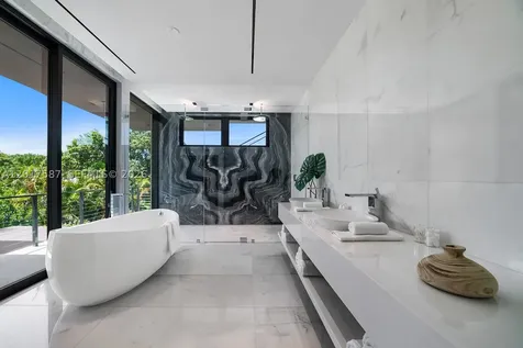 3045 N Bay Road Miami Beach FL 33140