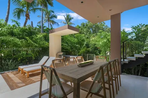 3045 N Bay Road Miami Beach FL 33140