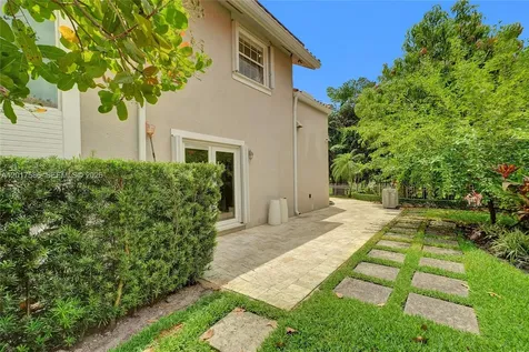 10340 NW 46th Terrace Doral FL 33178