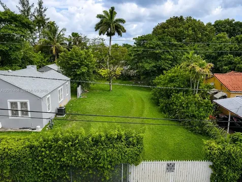 26TH St 26th Street Miami FL 33142