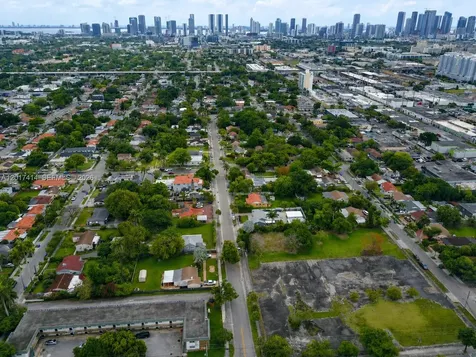 26TH St 26th Street Miami FL 33142