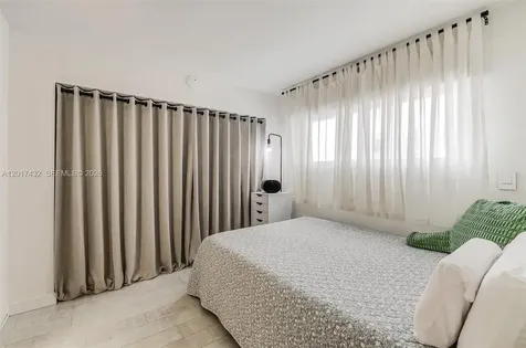 1331 Lincoln Road Miami Beach FL 33139