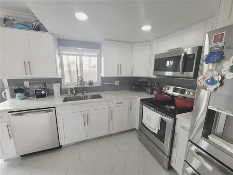 7506 NW 169th Terrace Hialeah FL 33015