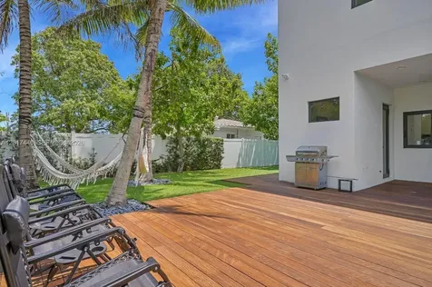 1025 NE 170th Terrace Miami FL 33162