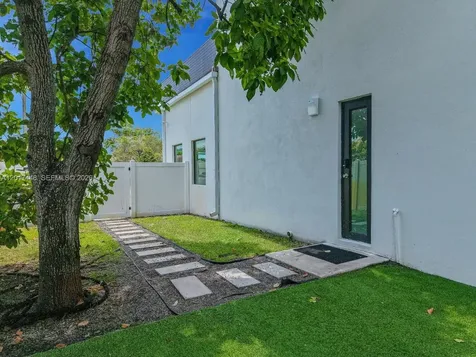1025 NE 170th Terrace Miami FL 33162