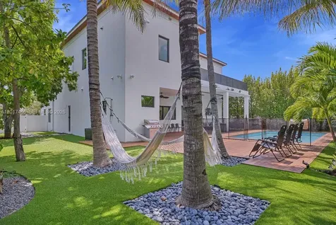 1025 NE 170th Terrace Miami FL 33162