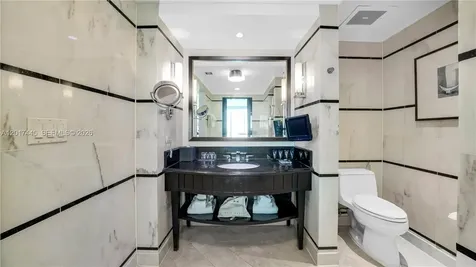 4391 Collins Avenue Miami Beach FL 33140