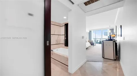 4391 Collins Avenue Miami Beach FL 33140