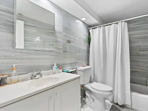 5005 Collins Avenue Miami Beach FL 33140