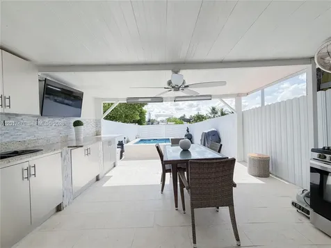6709 W 15th Court Hialeah FL 33012