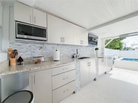 6709 W 15th Court Hialeah FL 33012