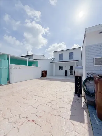 6709 W 15th Court Hialeah FL 33012
