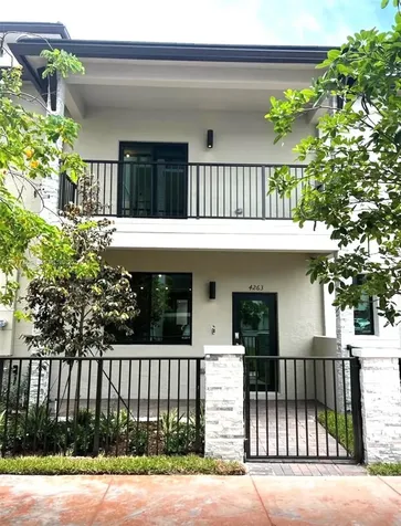 4263 NW 83rd Path Doral FL 33166