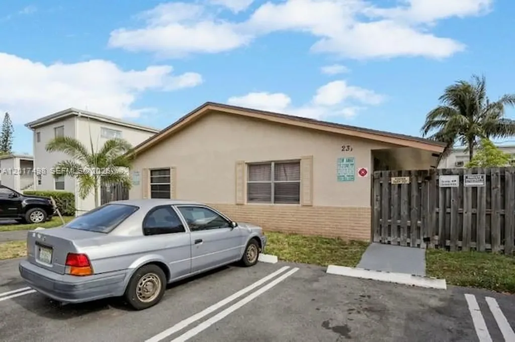231 SW 8th Court Pompano Beach FL 33060