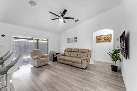 13285 NW 11th Street Miami FL 33182