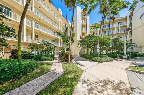 3600 Oaks Clubhouse Drive Pompano Beach FL 33069