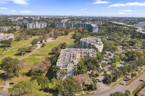 3600 Oaks Clubhouse Drive Pompano Beach FL 33069