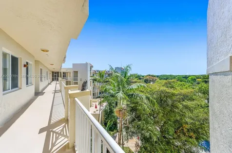 3600 Oaks Clubhouse Drive Pompano Beach FL 33069