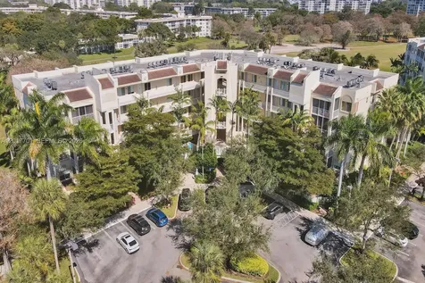3600 Oaks Clubhouse Drive Pompano Beach FL 33069