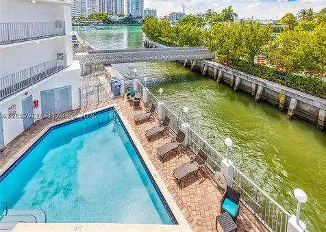 1674 Bay Road Miami Beach FL 33139