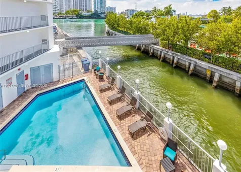 1674 Bay Road Miami Beach FL 33139