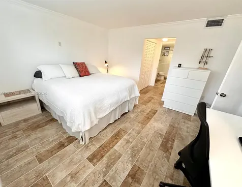 1674 Bay Road Miami Beach FL 33139