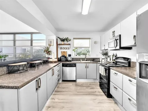 2780 NE 183rd Street Aventura FL 33160