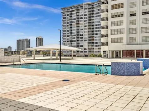 2780 NE 183rd Street Aventura FL 33160