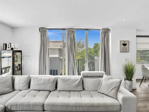2780 NE 183rd Street Aventura FL 33160