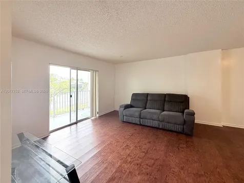8260 SW 210th Street Cutler Bay FL 33189
